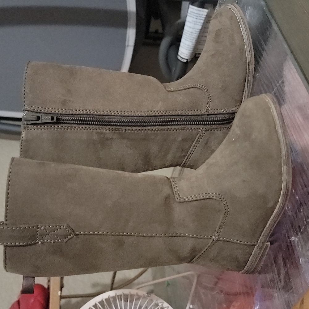 Suede boots